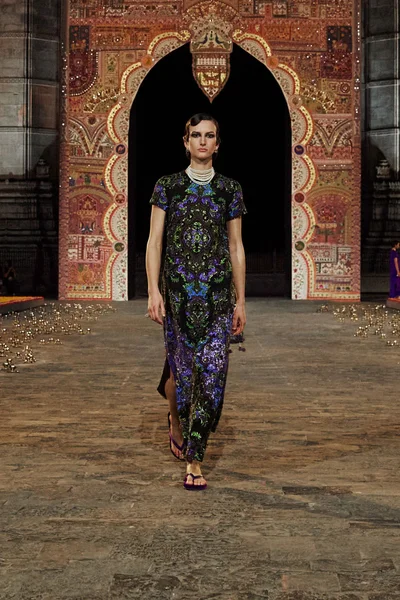 Look 80